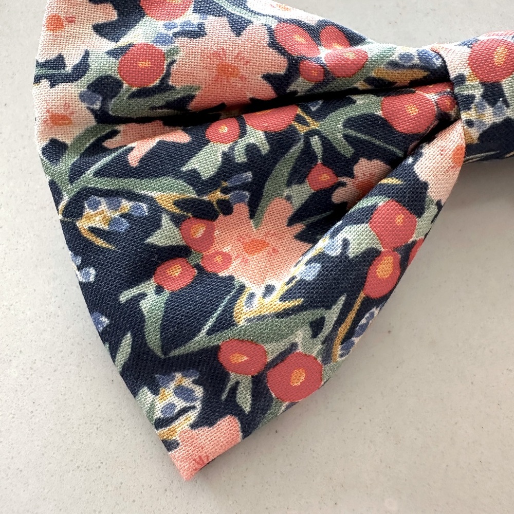 NWTs Foggy Dog Inky Blooms Dog Bow Tie - Large - Picture 4 of 12